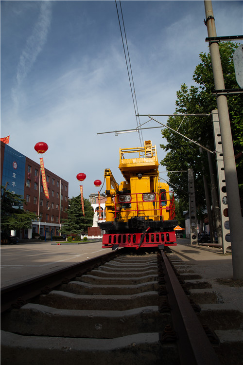 石家莊東華鐵路學(xué)校鐵路供電專業(yè)大專學(xué)費(fèi)多少？